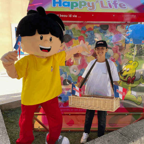 Mascotte HARIBO à Uzès pendant les animations estivales
