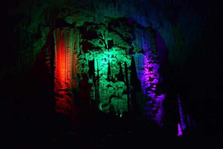 Atelier Halloween et visite contée dans la grotte de l’Aven d’Orgnac en Ardèche